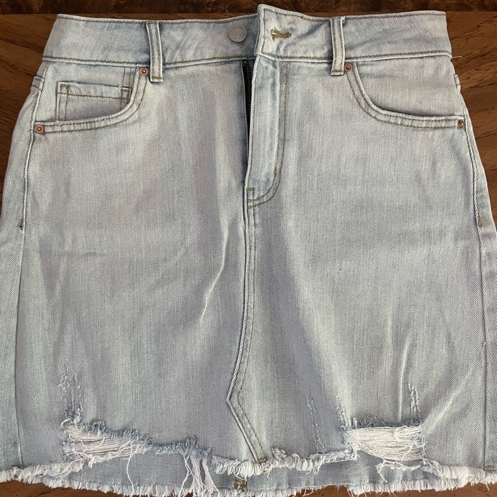 New without tags light wash Jean skirt size 6 brand is wild fable
